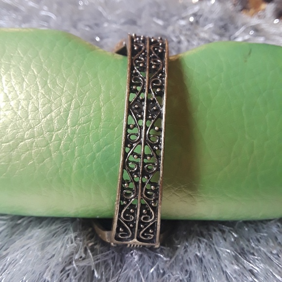 Multi stone,multi colored brass bracelet - Picture 3 of 8